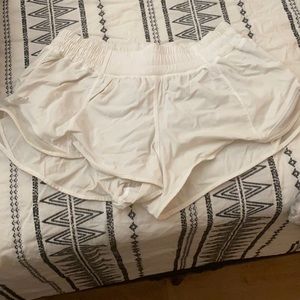 Lululemon LR Hotty Hot Shorts 2.5”